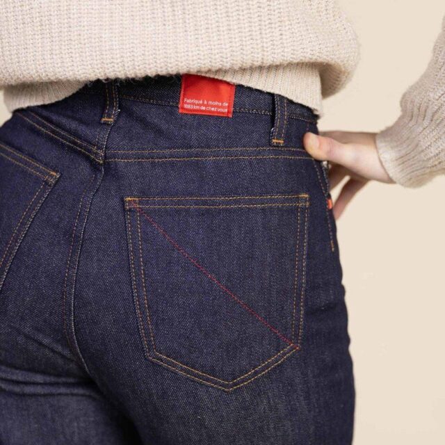 1083 - JEANS 2ND CHOIX MOM 208H 100 % coton bio superdenim indigo brut