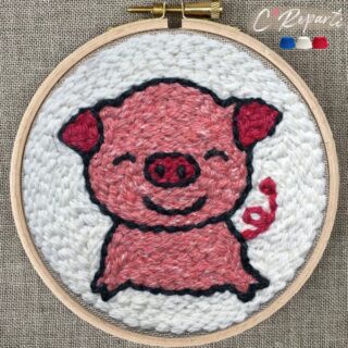 Kit Punch Needle 1 Motif Trognon le Cochon par la marque C’Reparti C’Reparti - Kit Punch Needle 1 Motif Trognon le Cochon