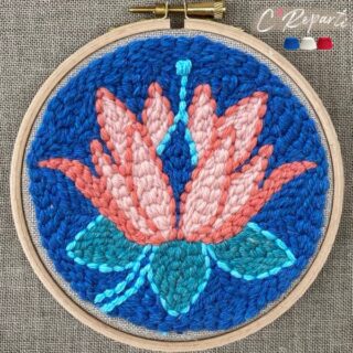 Kit Punch Needle 1 Motif Fleur Lily Beth par la marque C’Reparti C’Reparti - Kit Punch Needle 1 Motif Fleur Lily Beth