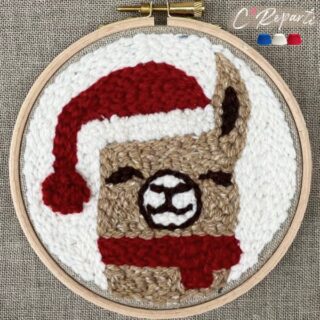 Kit Punch Needle Lama de Noël par la marque C’Reparti C’Reparti - Kit Punch Needle Lama de Noël
