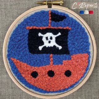 Kit Punch Needle 1 Motif Bateau Pirate par la marque C’Reparti C’Reparti - Kit Punch Needle 1 Motif Bateau Pirate
