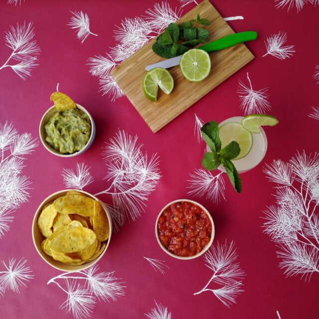 Chemin de table Pin rouge par la marque Fleur de Soleil Fleur de Soleil - Chemin de table Pin rouge