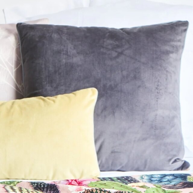 Fleur de Soleil - Coussin velours gris anthracite