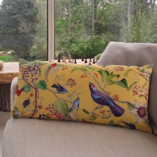 Coussin velours oiseaux jaune par la marque Fleur de Soleil Fleur de Soleil - Coussin velours oiseaux jaune