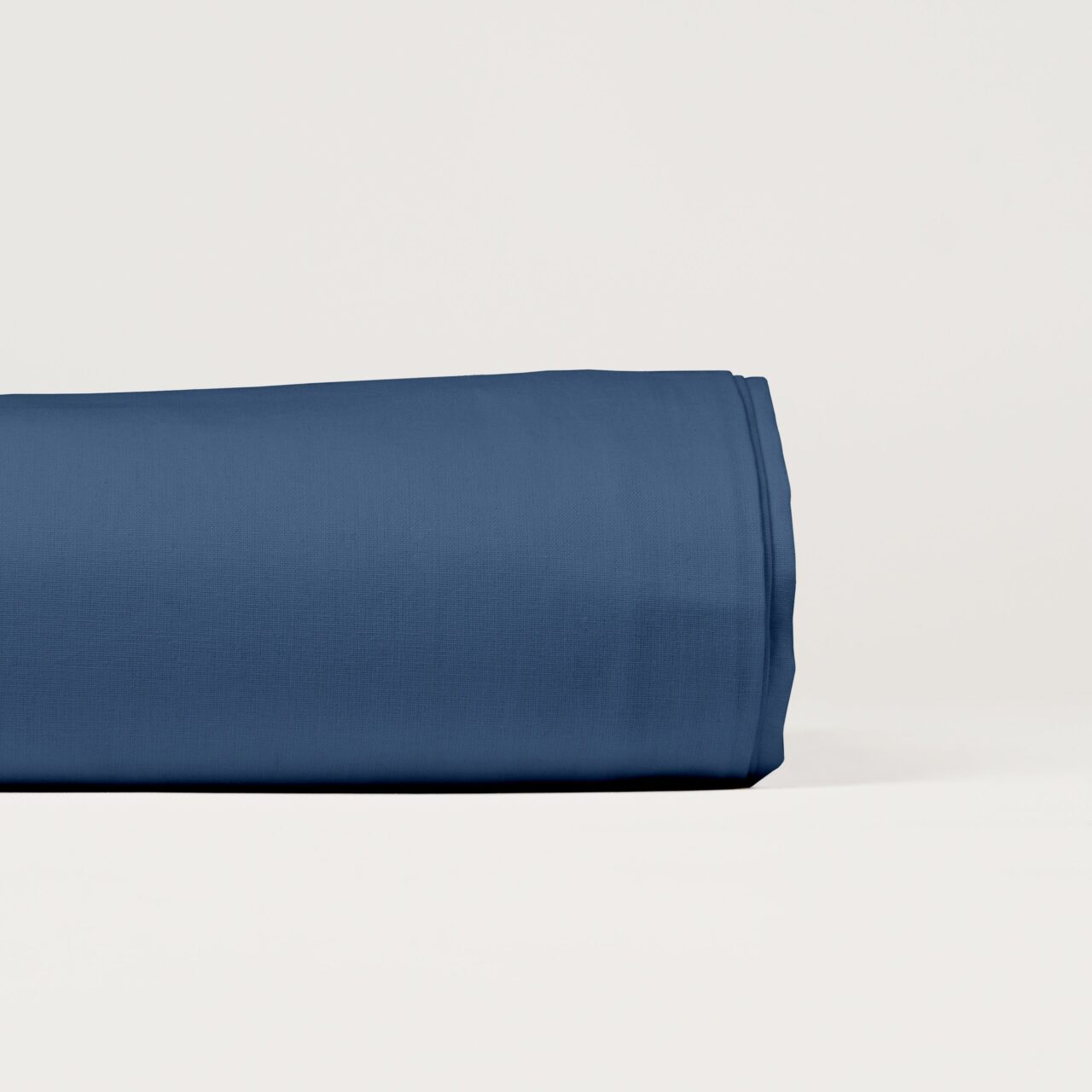 dejorine drap plat percale vologne ombre de saphir packshot 3 Dejorine - Drap plat en Percale de coton - Bleu marine – 270x300cm