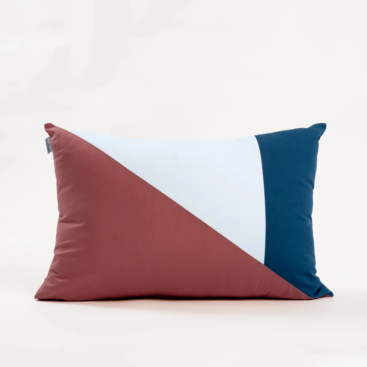 dejorine housse de coussin tripta bleu blanc rose rectangulaire packshot 1 Dejorine - Housse de coussin Tripta Terra – 50x70cm
