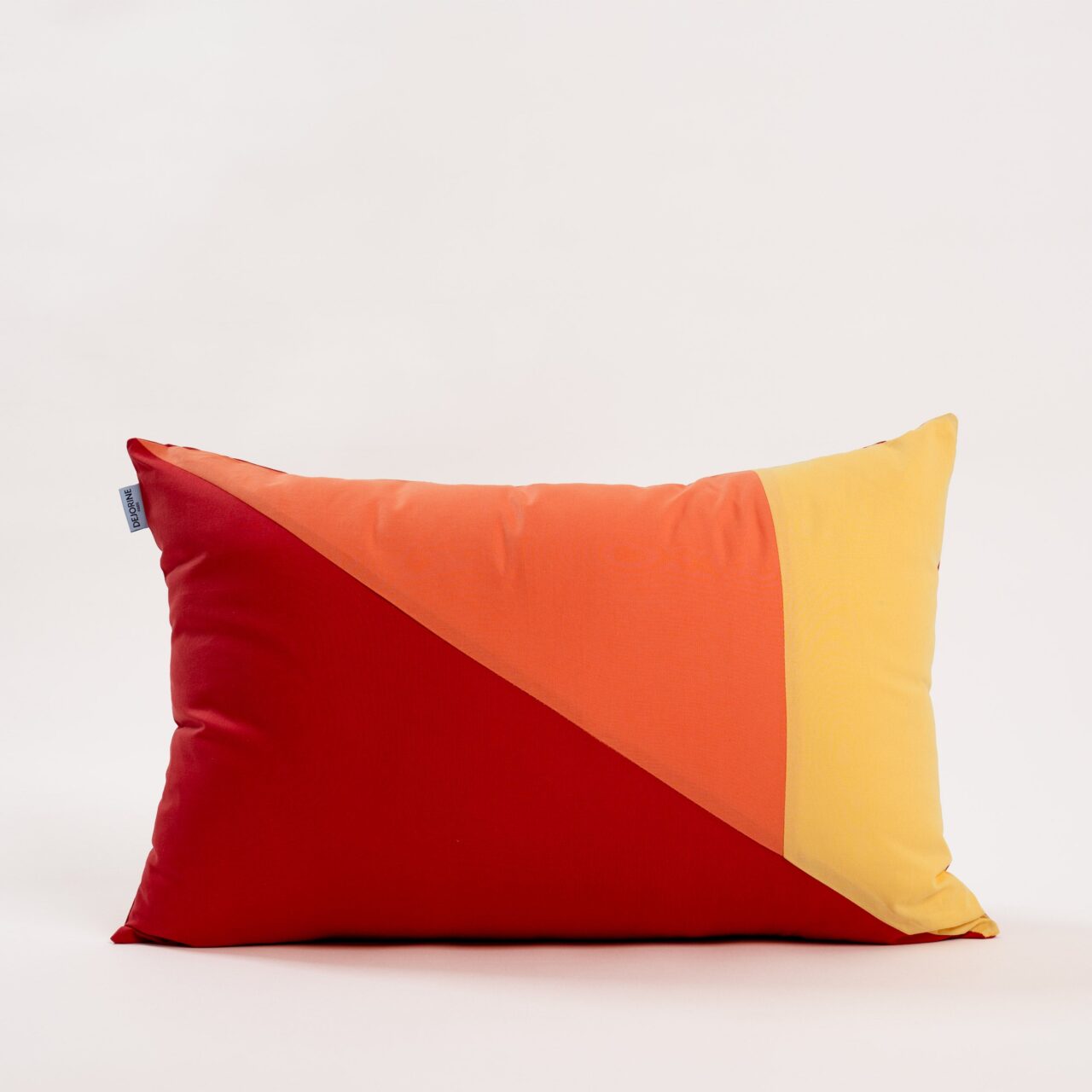dejorine housse de coussin tripta rouge orange jaune rectangulaire packshot 1 Dejorine - Housse de coussin Tripta Carmen – 50x70cm