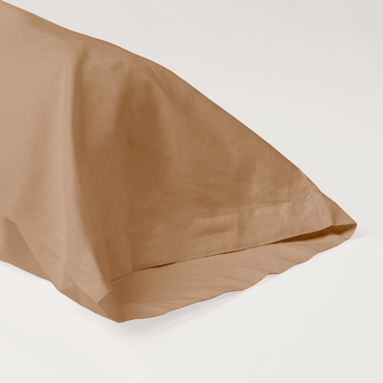 dejorine taie de traversin terre dorient packshot 3 ceba2abf 74ba 4f9a bc51 dd921312f7f0 Dejorine - Taie de traversin en Percale de coton - Marron