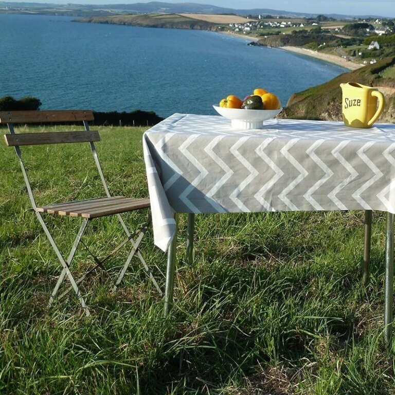 Fleur de Soleil - Nappe enduite Chevrons Beige