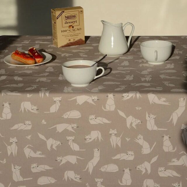 Fleur de Soleil - Nappe enduite ronde ou ovale Chats taupe