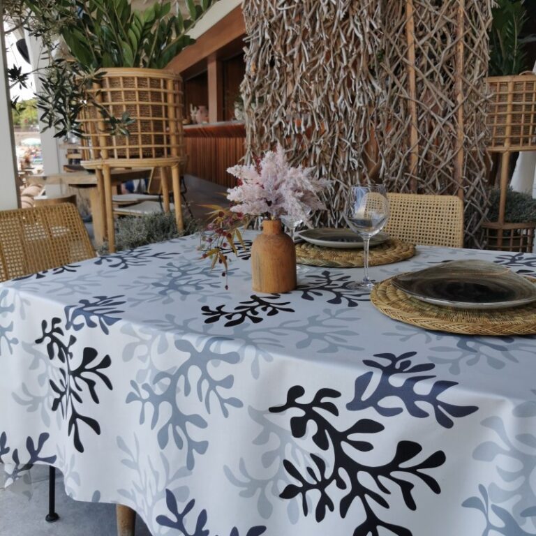 Fleur de Soleil - Nappe enduite ronde ou ovale Corail noir