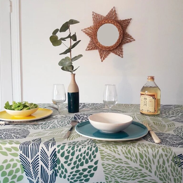 Fleur de Soleil - Nappe enduite ronde ou ovale Feuilles Vertes