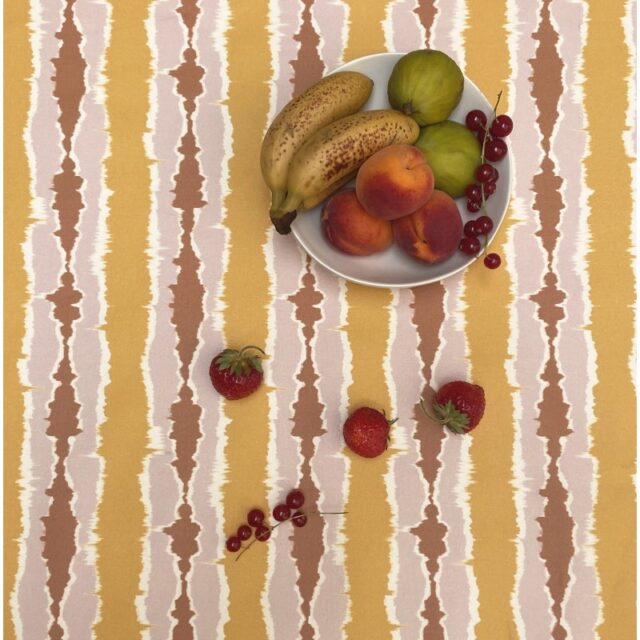 Fleur de Soleil - Nappe enduite anti tache ronde ou ovale ikat jaune curry