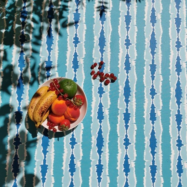 Fleur de Soleil - Nappe enduite anti tache ronde ou ovale ikat turquoise