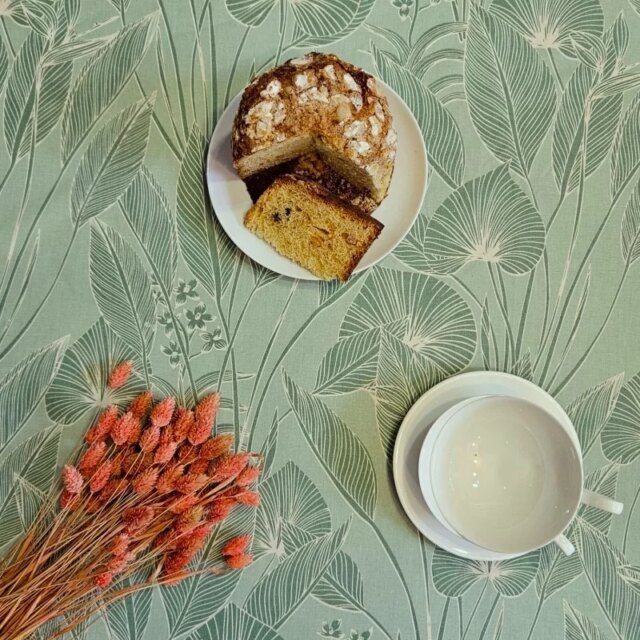 Fleur de Soleil - Nappe enduite ronde ou ovale Jungle vert