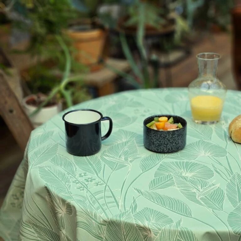 Fleur de Soleil - Nappe enduite ronde ou ovale Jungle vert