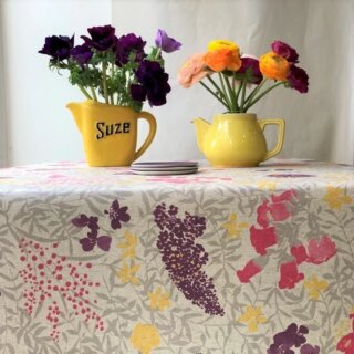 Fleur de Soleil - Nappe enduite ronde ou ovale Mimosa Parme fond lin