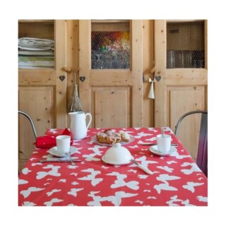 Nappe enduite ronde ou ovale Papillon corail par la marque Fleur de Soleil Fleur de Soleil - Nappe enduite ronde ou ovale Papillon corail