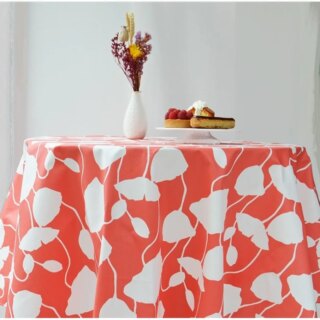 Nappe enduite ronde ou ovale Pavots corail par la marque Fleur de Soleil Fleur de Soleil - Nappe enduite ronde ou ovale Pavots corail