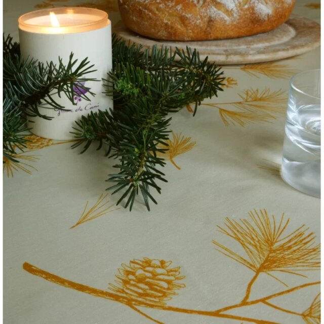 Fleur de Soleil - Nappe enduite ronde ou ovale Pin doré Noël