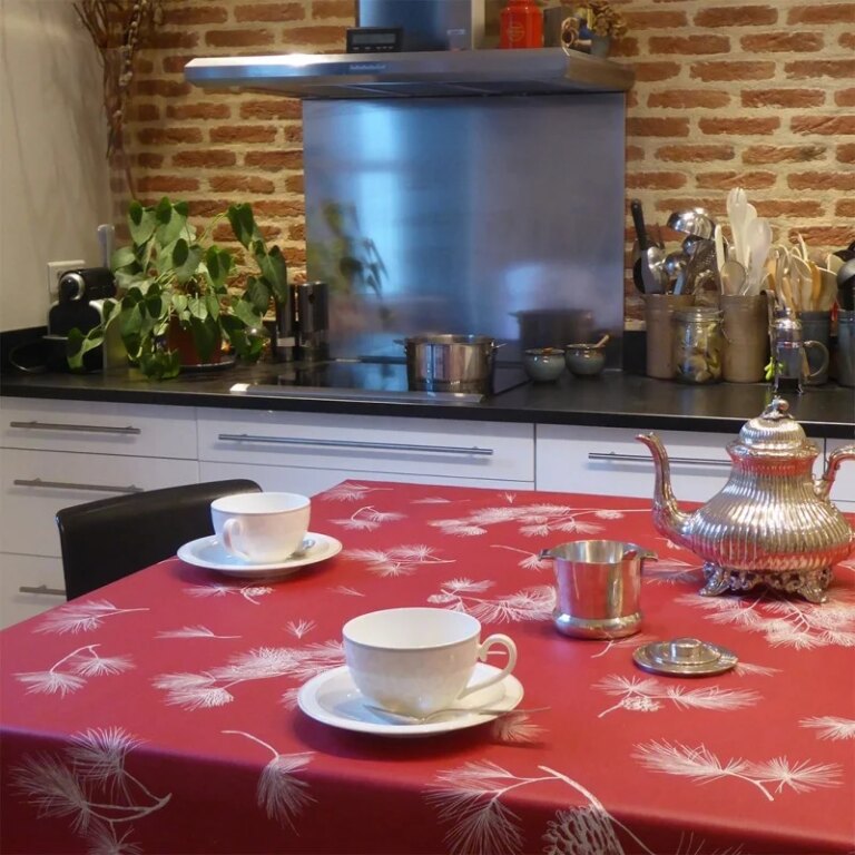 Fleur de Soleil - Nappe enduite ronde ou ovale Pin Rouge