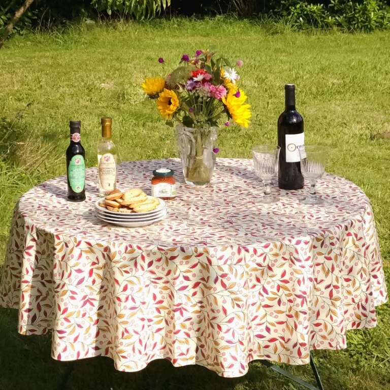 Fleur de Soleil - Nappe enduite ronde ou ovale Tilleul prune