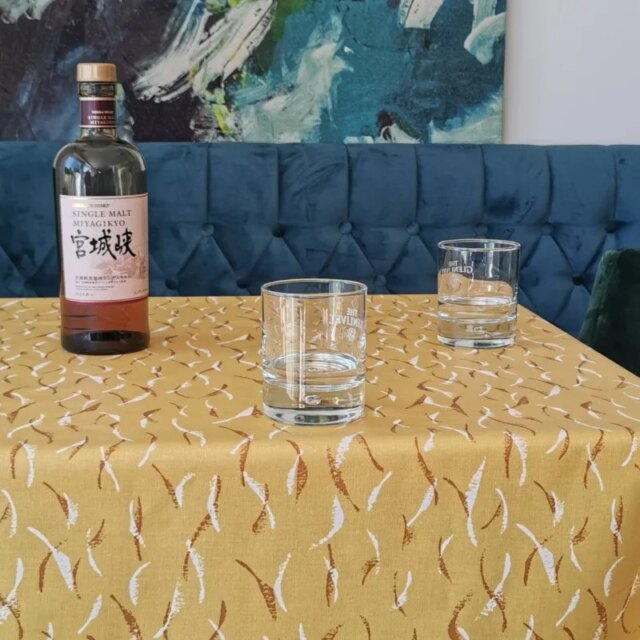 Fleur de Soleil - Nappe enduite ronde ou ovale Vagues jaunes