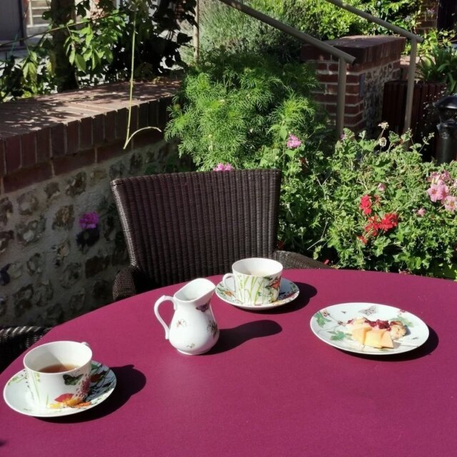 Fleur de Soleil - Nappe prune ronde ou ovale enduite