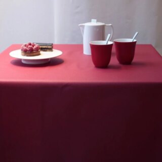 Nappe rouge ronde ou ovale enduite par la marque Fleur de Soleil Fleur de Soleil - Nappe rouge ronde ou ovale enduite
