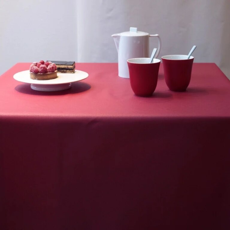 Fleur de Soleil - Nappe rouge ronde ou ovale enduite