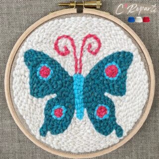 Kit Punch Needle 1 Motif Papillon bleu par la marque C’Reparti C’Reparti - Kit Punch Needle 1 Motif Papillon bleu
