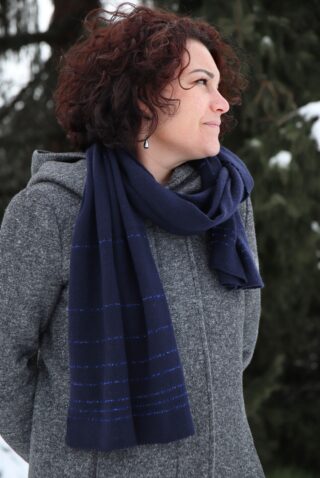 Étole Lisa Bleu marine par la marque Maison Bonnefoy Maison Bonnefoy - Étole Lisa Bleu marine