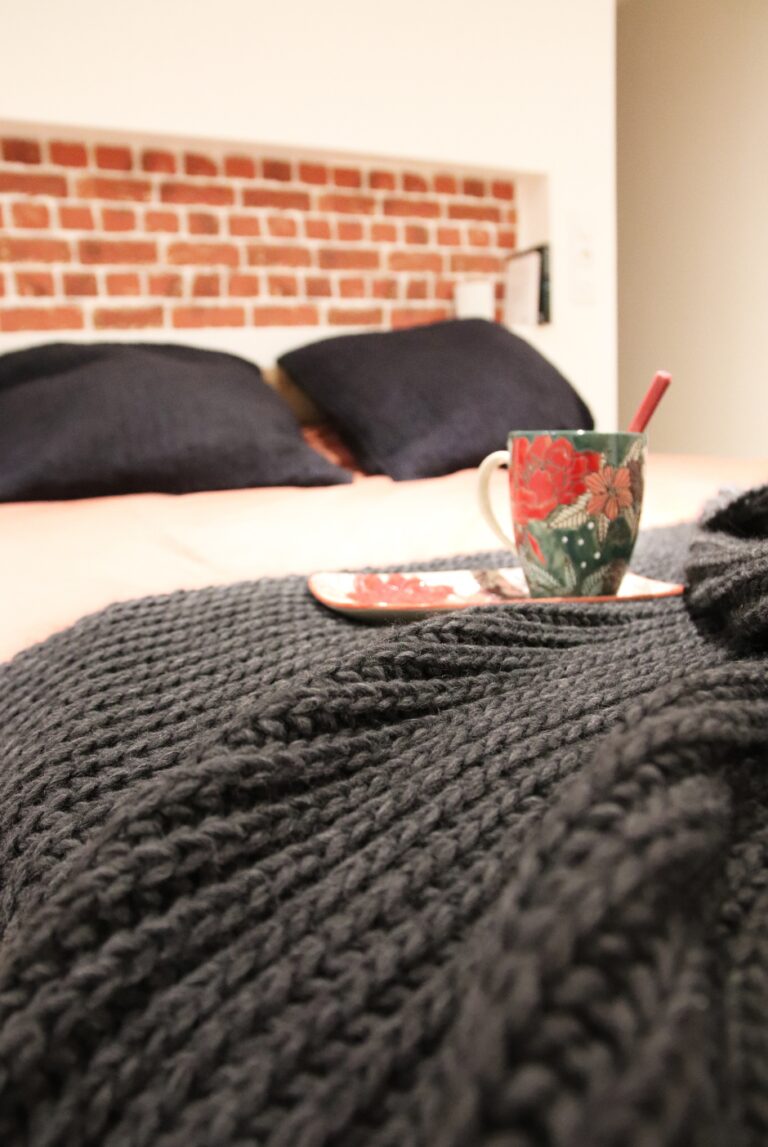 maison-bonnefoy - Plaid Cannes en laine et alpaga – Rouge (Colombe)