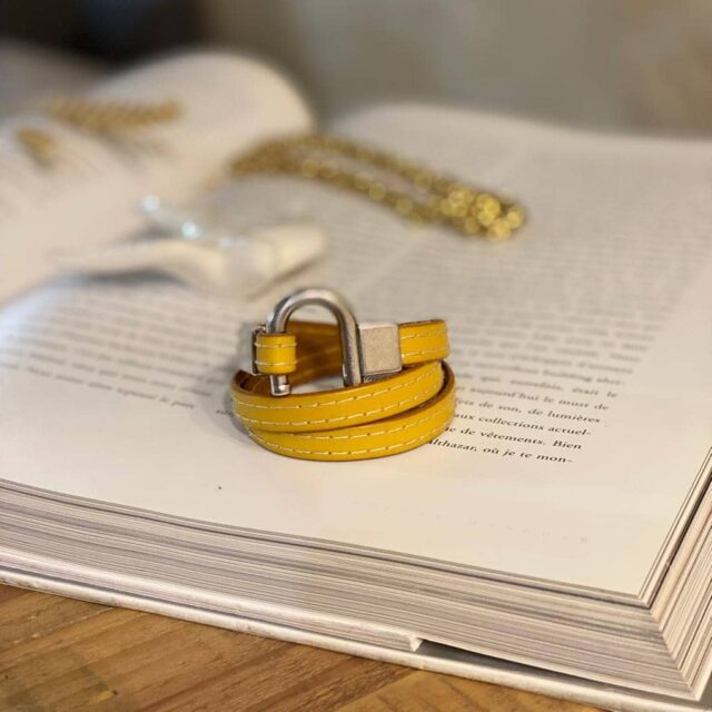 Maison Mallow - Bracelet en cuir Jaune Moutarde et fermoir Argent