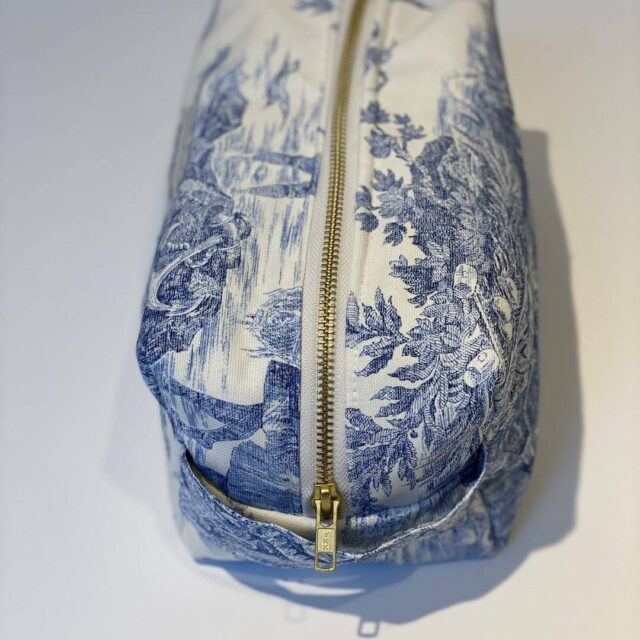 Maison Mallow - Trousse de Toilette Toile de Jouy Bleue