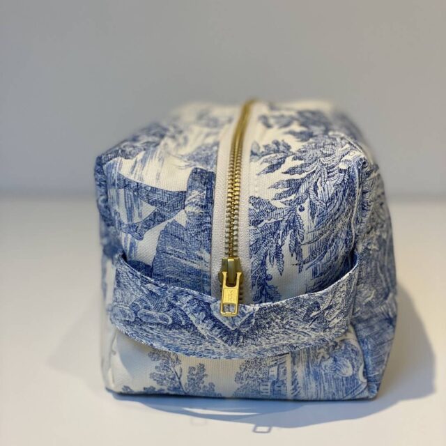 Maison Mallow - Trousse de Toilette Toile de Jouy Bleue