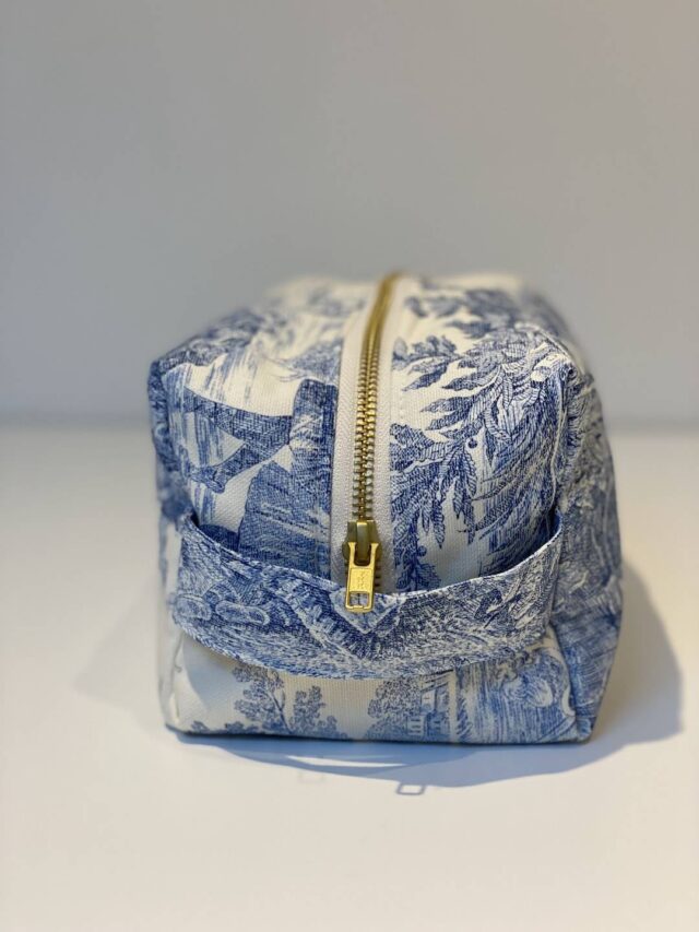 Maison Mallow - Trousse de Toilette Toile de Jouy Bleue