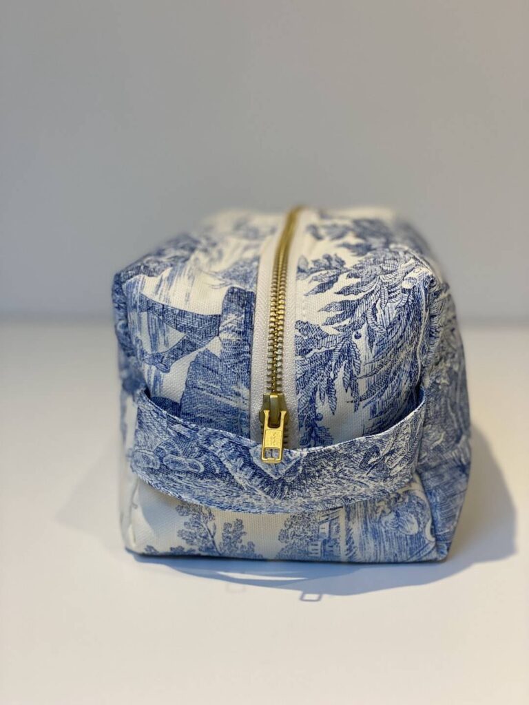 Maison Mallow - Trousse de Toilette Toile de Jouy Bleue