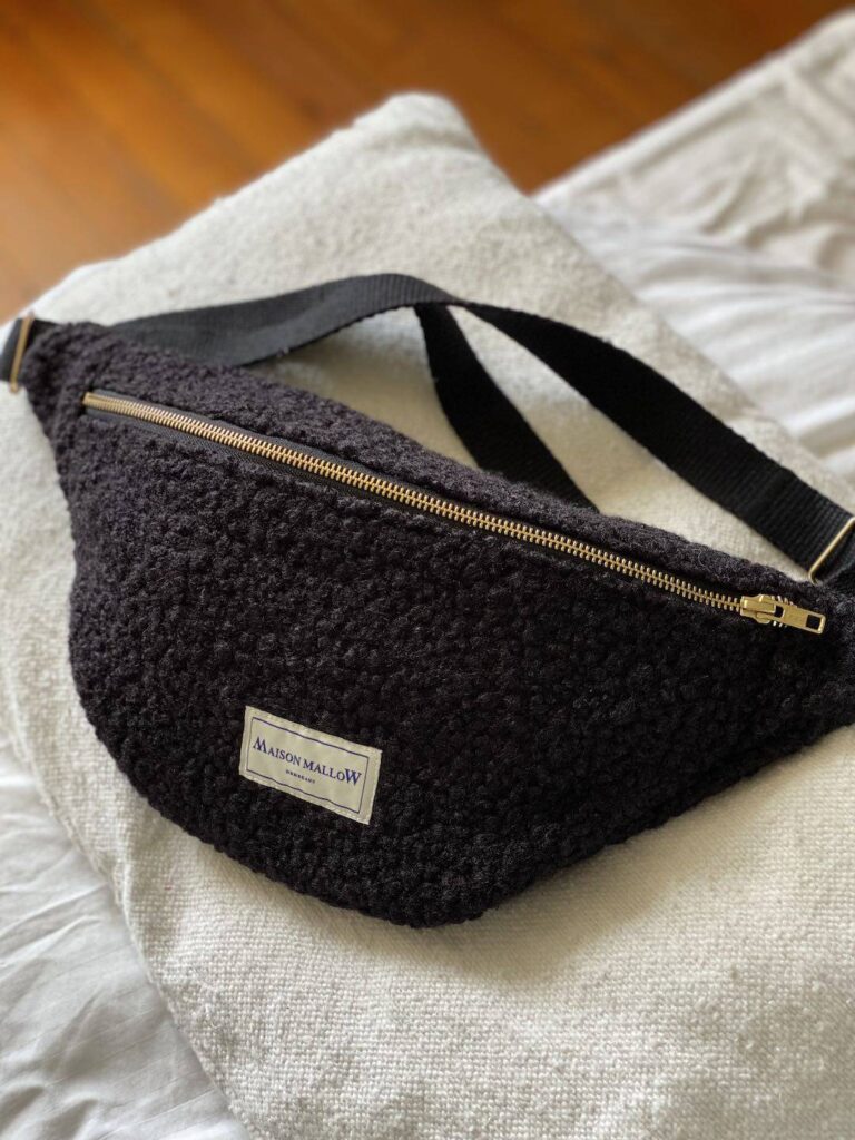 Maison Mallow - Sac Banane Laine bouclette noire