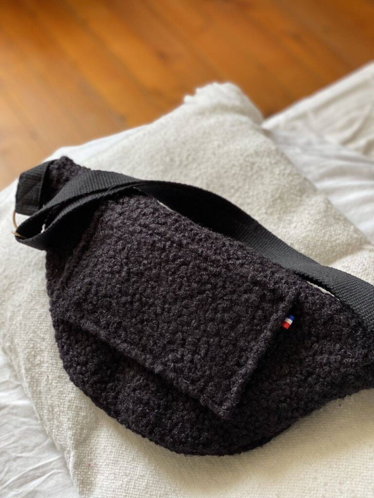 Maison Mallow - Sac Banane Laine bouclette noire