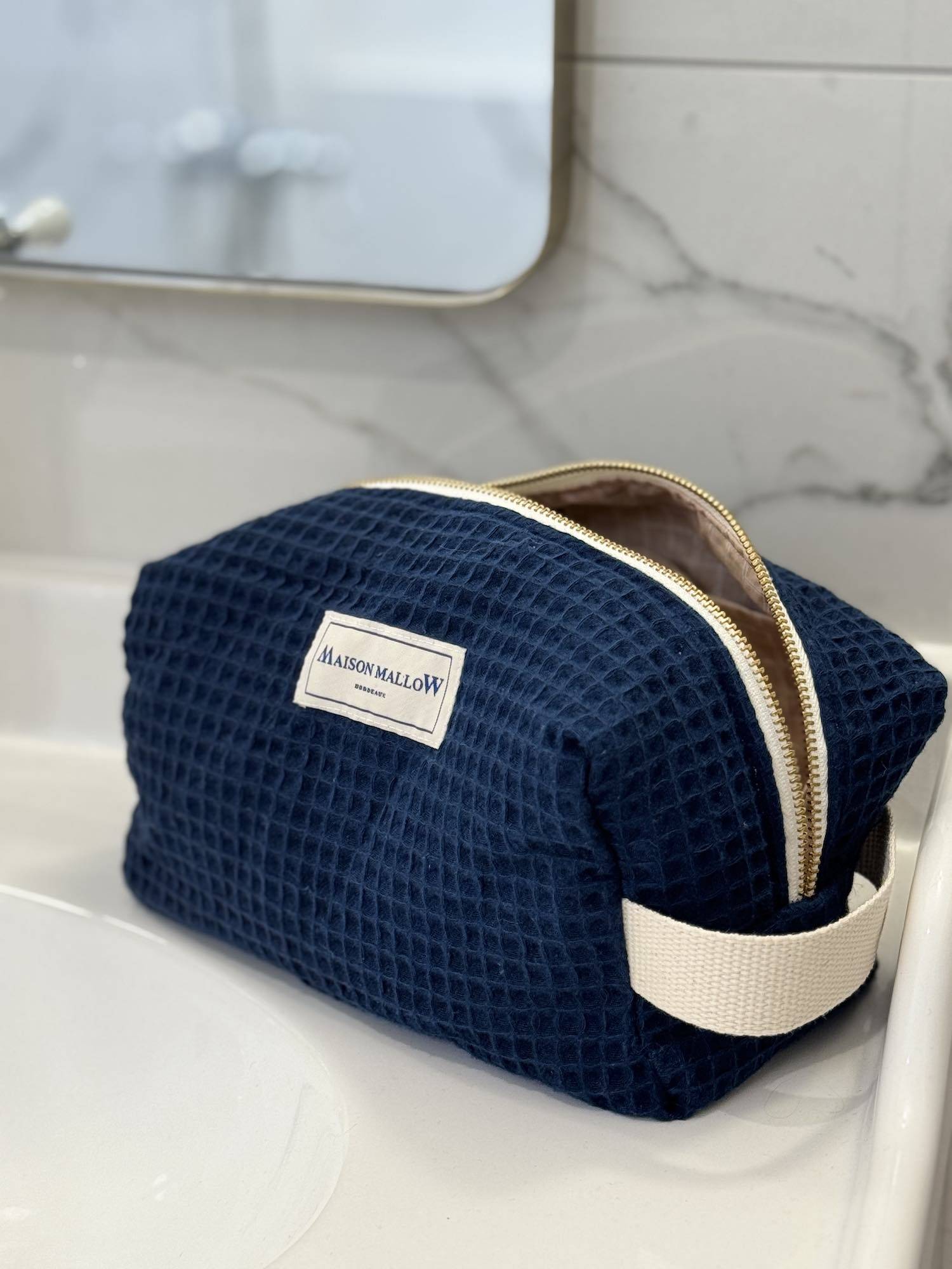 trousse-de-toilette-bleu-marine-maison-mallow-marques-de-france