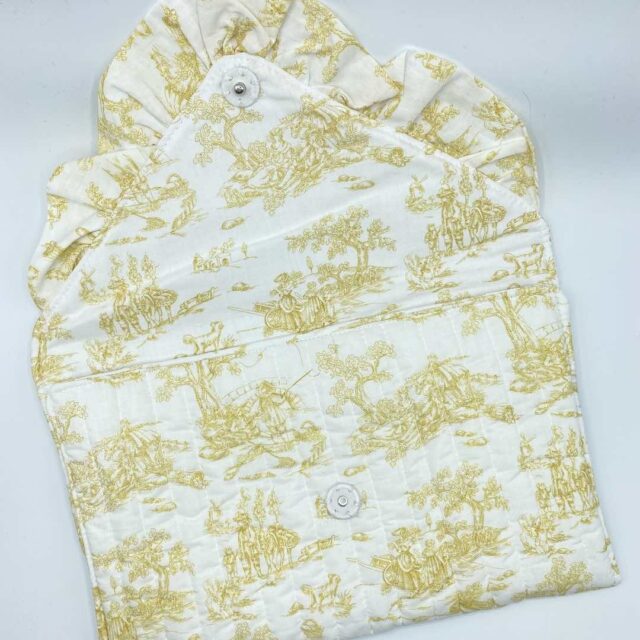 Maison Mallow - Pochette matelassée avec volant - Toile Jouy jaune