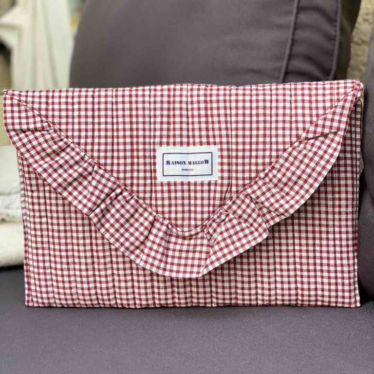 Maison Mallow - Pochette matelassée avec volant - carreaux Vichy rouges