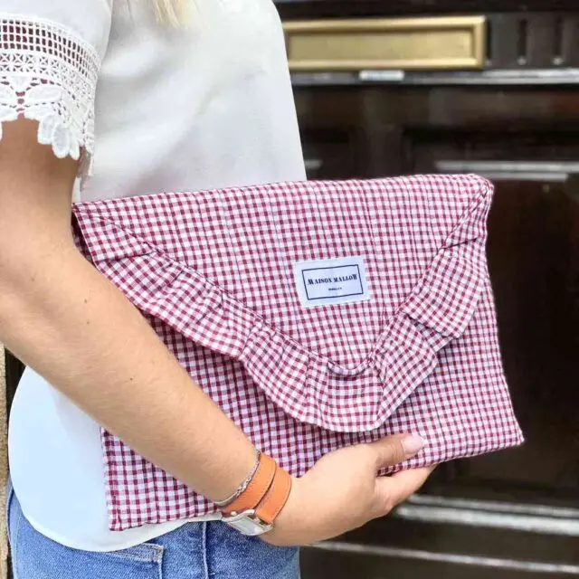 MAISON MALLOW - Pochette matelassée avec volant – carreaux Vichy rouges