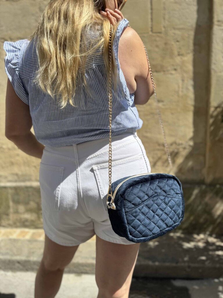 Maison Mallow - Sac à bandoulière bleu à chaîne dorée Constance