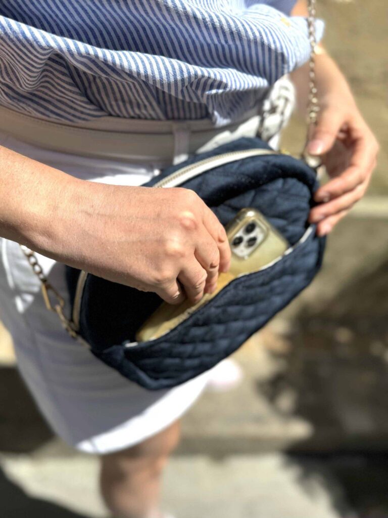 Maison Mallow - Sac à bandoulière bleu à chaîne dorée Constance