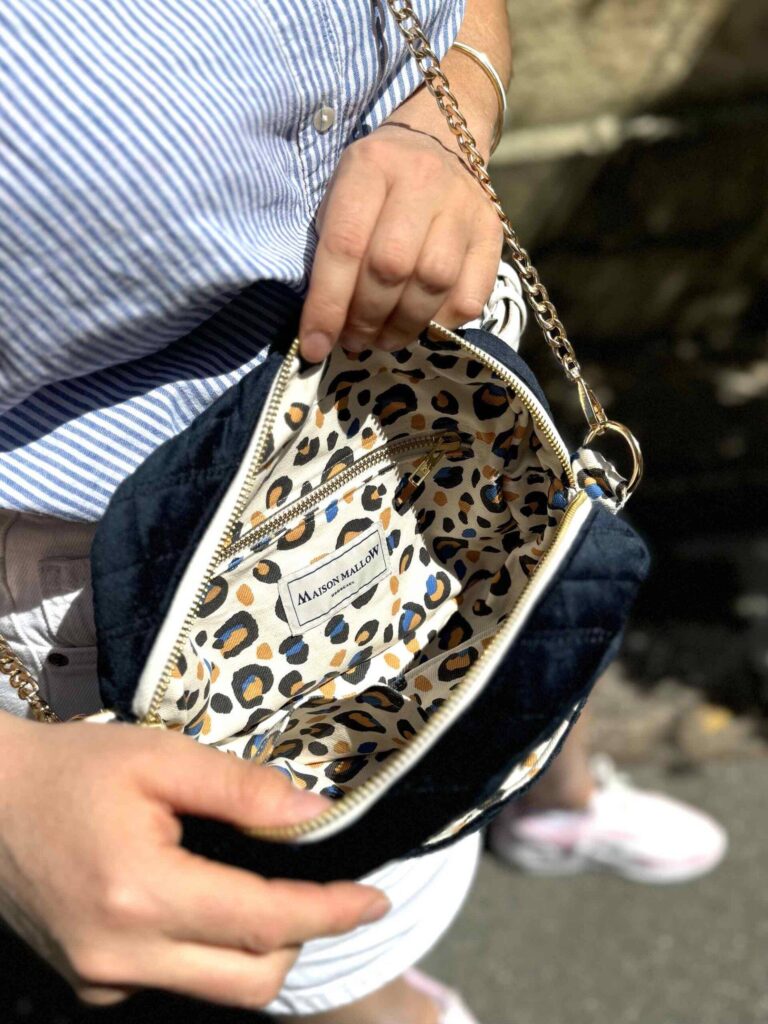 Maison Mallow - Sac à bandoulière bleu à chaîne dorée Constance