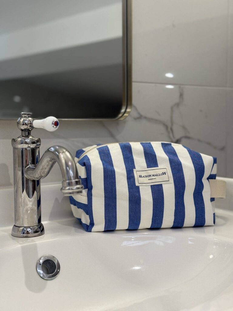 Maison Mallow - Trousse de Toilette à rayures bleues et blanches