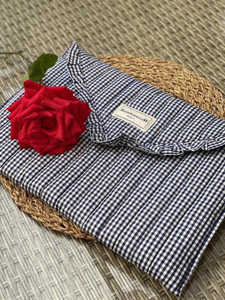 Maison Mallow - Pochette d'ordinateur matelassée avec volant - Initiales BB