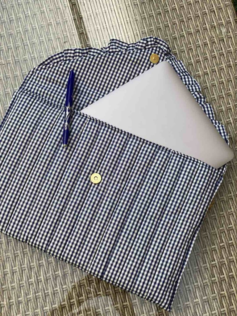 Maison Mallow - Pochette d'ordinateur matelassée avec volant - Initiales BB